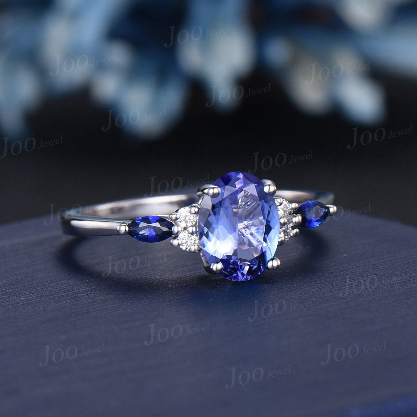 Vintage 1.5ct Oval Natural Tanzanite Engagement Ring in 14K White Gold Cluster Blue Sapphire Diamond Promise Bridal Wedding Ring for Women