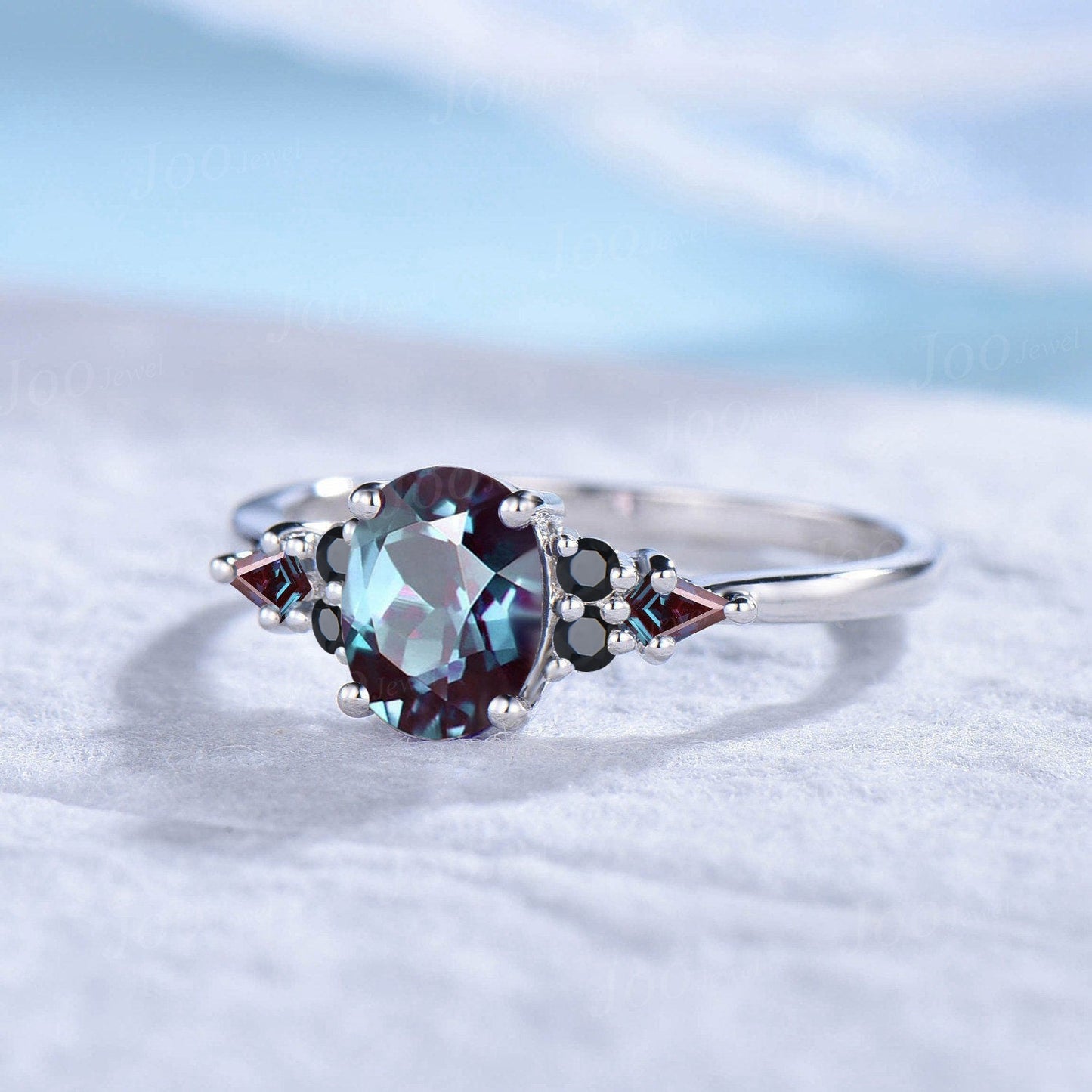 1.5ct Oval Color-Change Alexandrite Engagement Rings 14K White Gold Black Spinel Kite Alexandrite Ring Unique June Birthstone Birthday Gifts