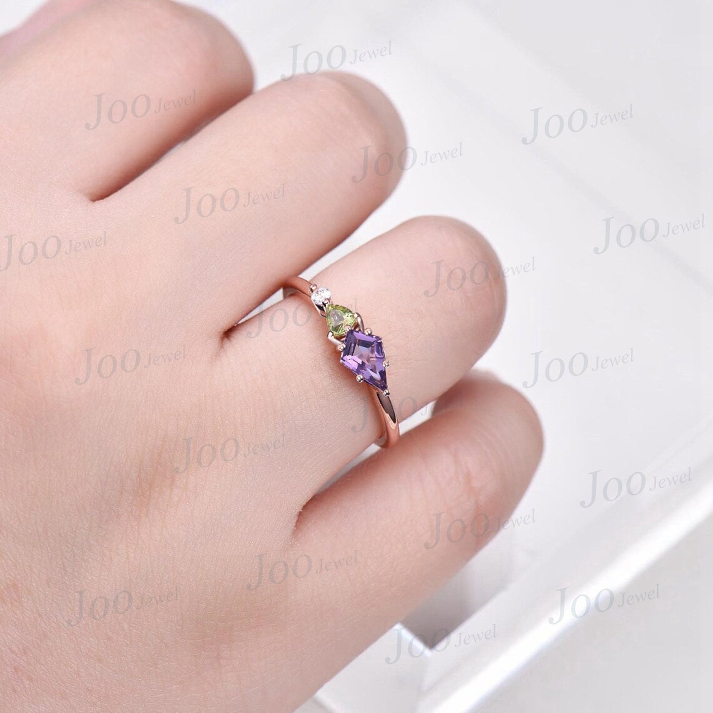 Unique February Birthstone Engagement Ring Kite Shaped Natural Amethyst Promise Rings Peridot Moissanite Three Stone Minimalist Wedding Ring