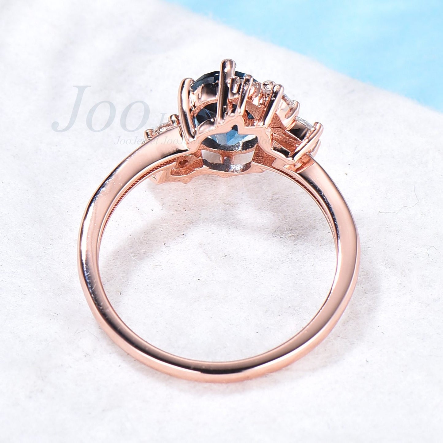 Cluster Alexandrite Engagement Ring Oval Alexandrite Cluster Wedding Ring Unique Diamond Moissanite Bridal Ring Promise Ring Gift for Her