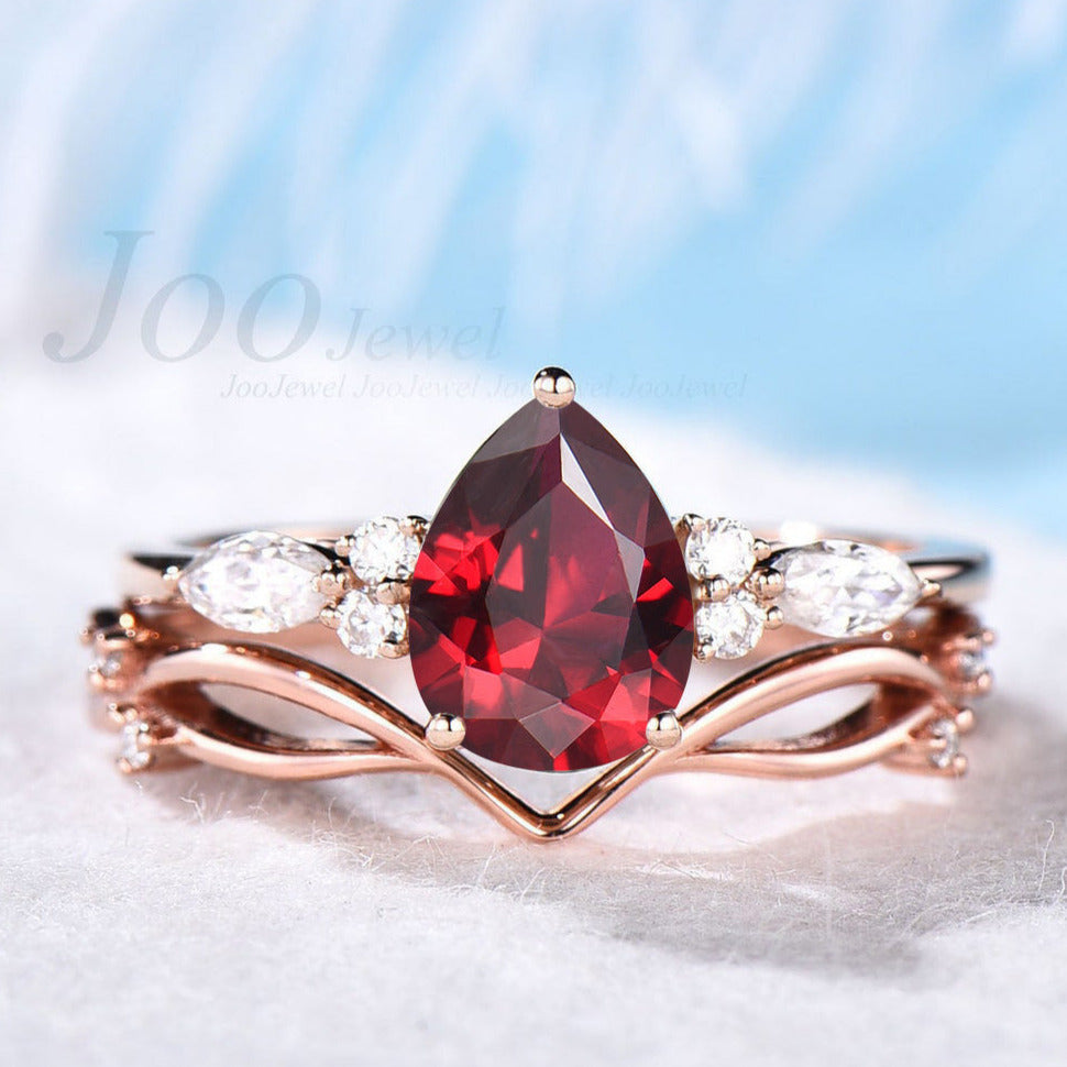 July Birthstone Bridal Set Vintage 10K Rose Gold 1.25CT Pear Shape Red Ruby Engagement Ring Set Moissanite Vine Band Unique Anniversary Gift