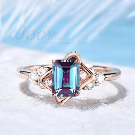 Unique Emerald Cut Color-Change Alexandrite Engagement Ring Vintage Rose Gold Cluster Moissanite Wedding Ring June Birthstone Jewelry Gifts