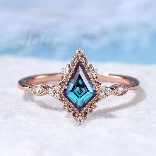 Filigree Wedding Ring Vintage Kite Cut Halo Engagement Ring 14K Rose Gold Color-Change Alexandrite Diamond Ring June Birthstone Gift For Her