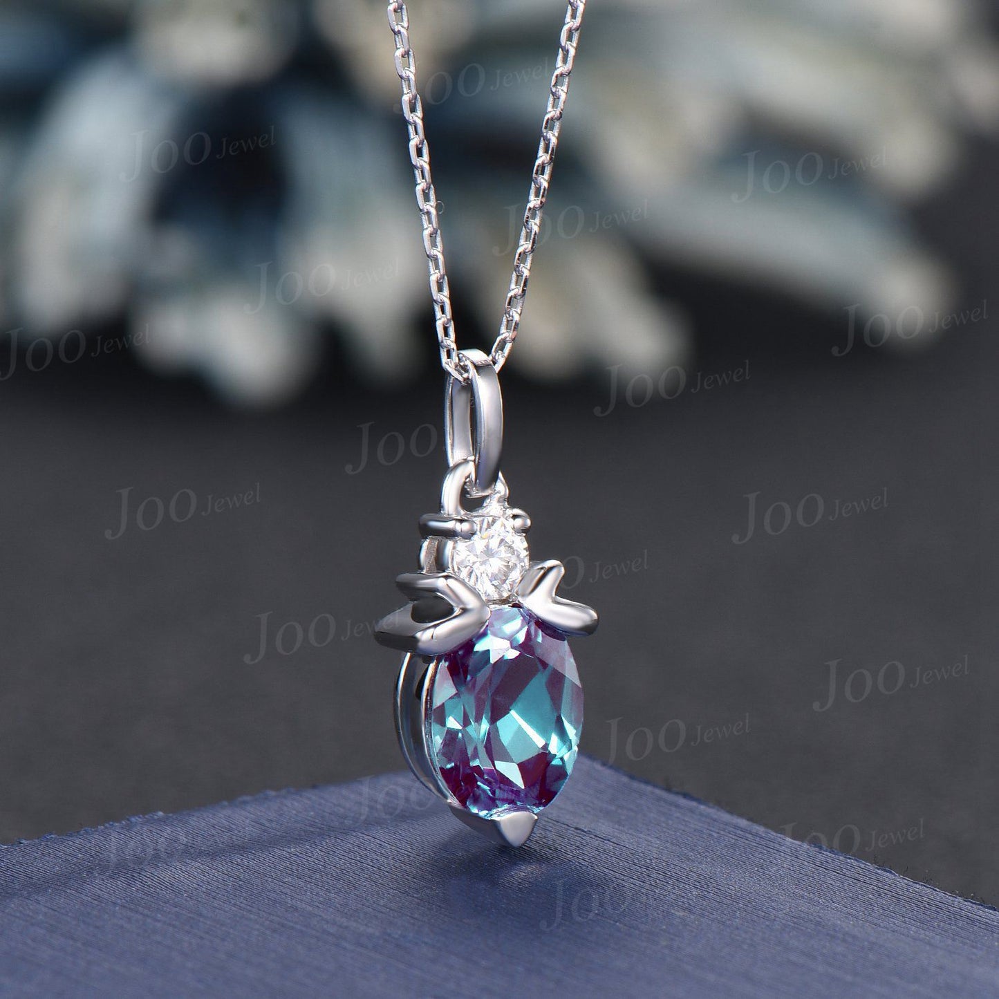 1.5ct Oval Cut Color-Change Alexandrite Moissanite Pendant 14k Rose Gold Honey Bee Necklace Unique June Birthstone Birthday Gift for Women