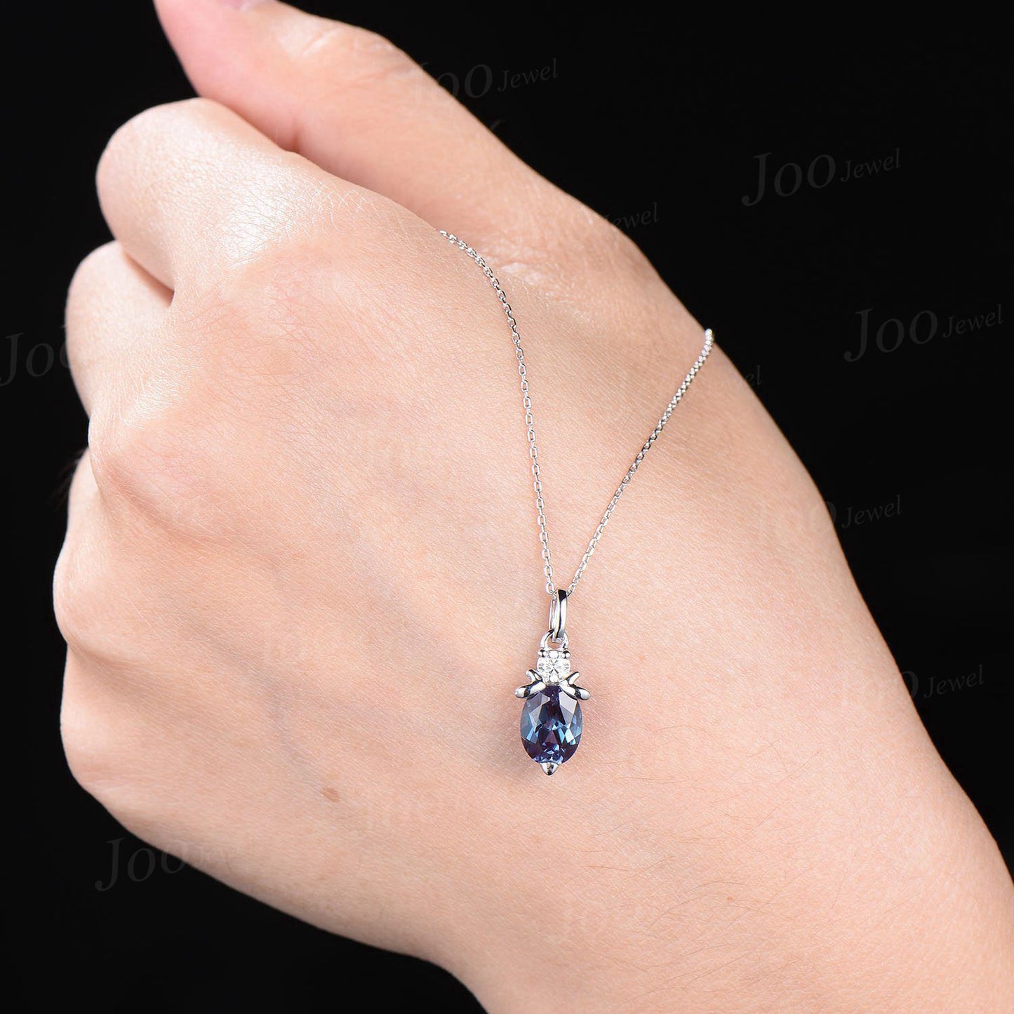 1.5ct Oval Cut Color-Change Alexandrite Moissanite Pendant 14k Rose Gold Honey Bee Necklace Unique June Birthstone Birthday Gift for Women