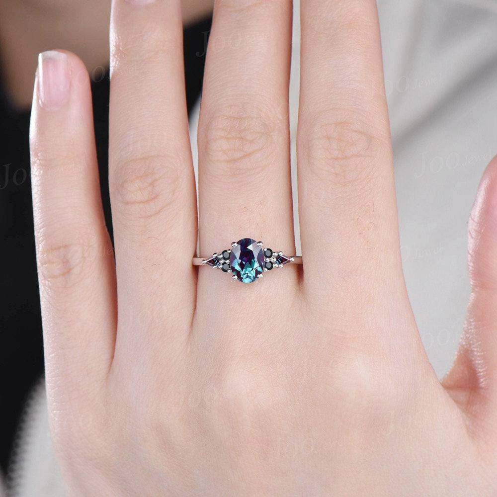 1.5ct Oval Color-Change Alexandrite Engagement Rings 14K White Gold Black Spinel Kite Alexandrite Ring Unique June Birthstone Birthday Gifts