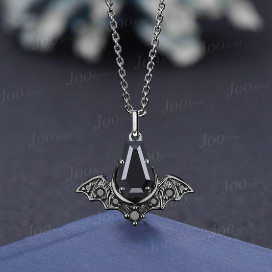 Natural Black Onyx Moon Bat Pendant Necklace Coffin Cut Natural Black Onyx Bat Wing Gothic Necklace Retro 18K Black Gold Chain for Women