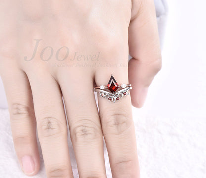 Kite Garnet Ring Set Red Gem Ring Garnet Crystal Engagement Ring Set Curve Wedding Band Personalized Bridal Ring January Birthstone Women