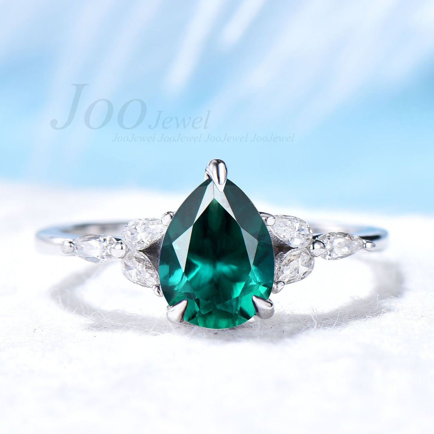 Pear Cut Emerald Engagement Ring Vintage Dainty Sterling Silver Emerald Wedding Ring May Birthstone Ring Anniversary Jewelry Gift Women