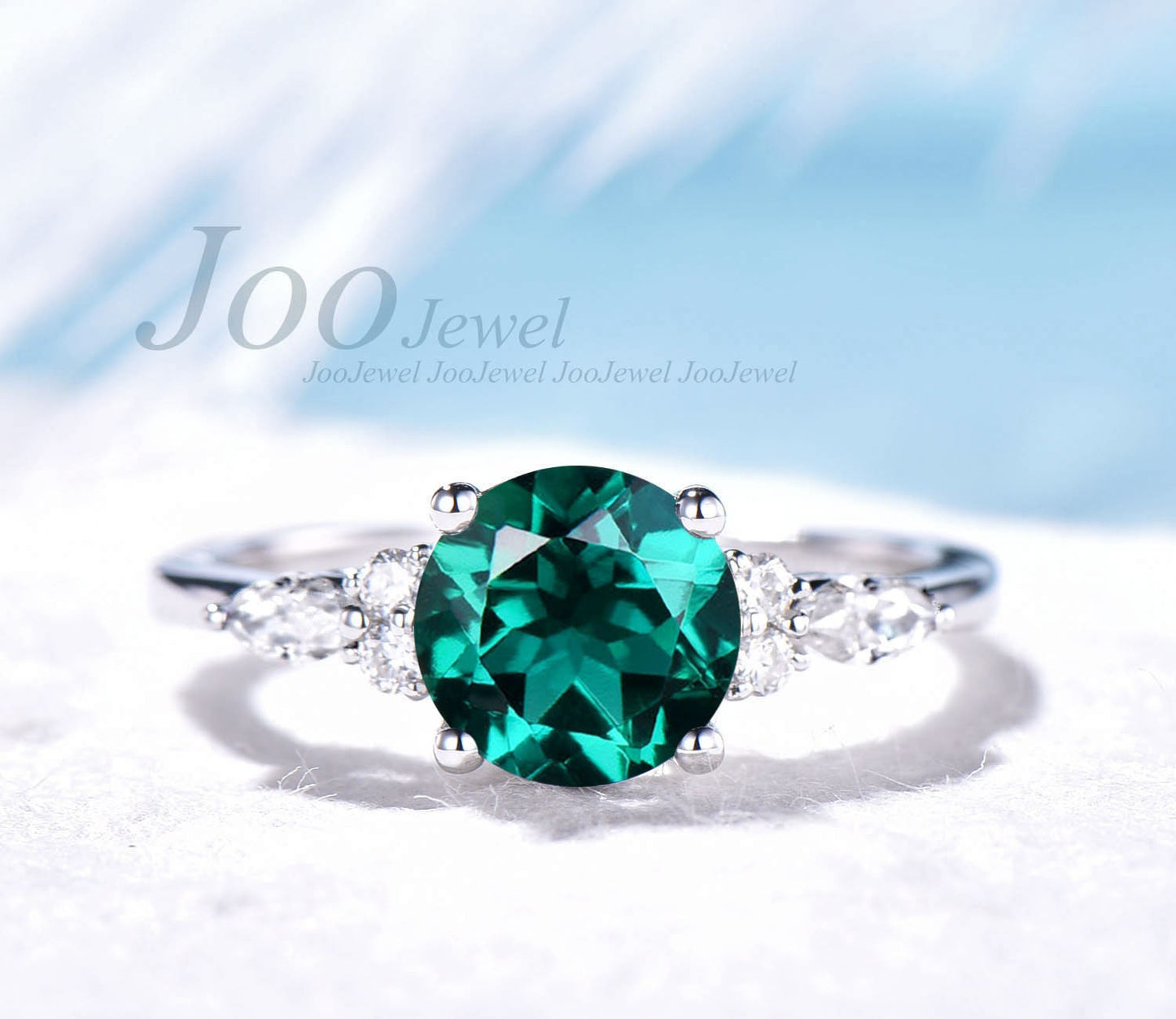 Round Cut Emerald Engagement Ring for Women May Birthstone Ring Vintage Anniversary Ring 925 Sterling Silver Simple Emerald Green Stone Ring