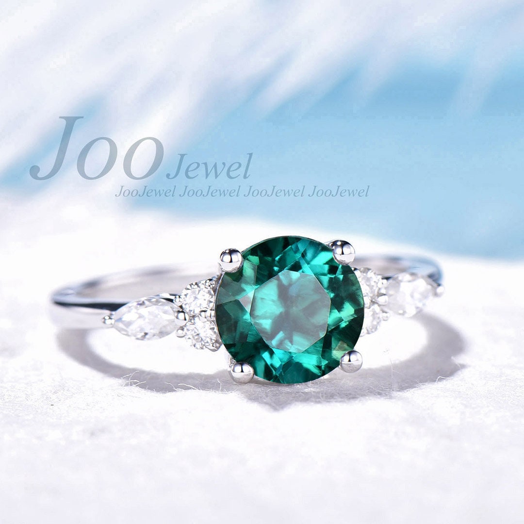Round Cut Emerald Engagement Ring for Women May Birthstone Ring Vintage Anniversary Ring 925 Sterling Silver Simple Emerald Green Stone Ring