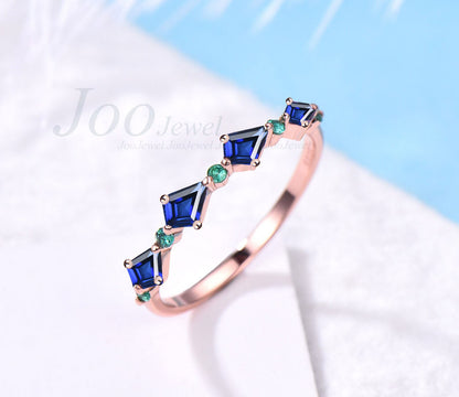 Blue Sapphire Kite Contour Wedding Band Green Emerald Ring Septemebr Birthstone Ring Nesting Band Vintage Stacking Matching Bridal Ring Gift